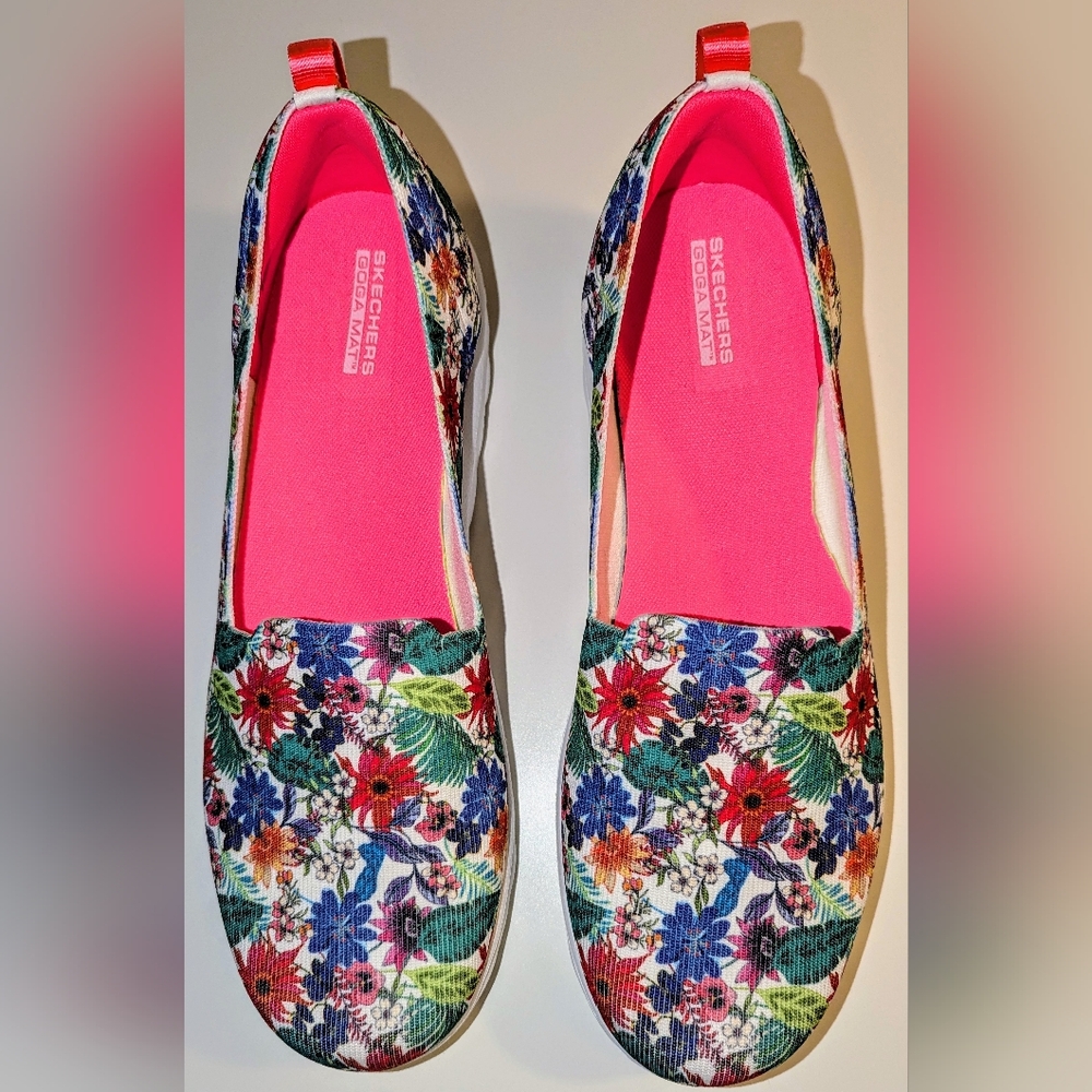 Skechers GOwalk Classic Washable Slip-Ons Spring Safari White Floral 11 M in EUC